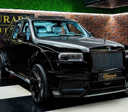 Rolls Royce Cullinan Black Badge 2022 for sale in Dubai
